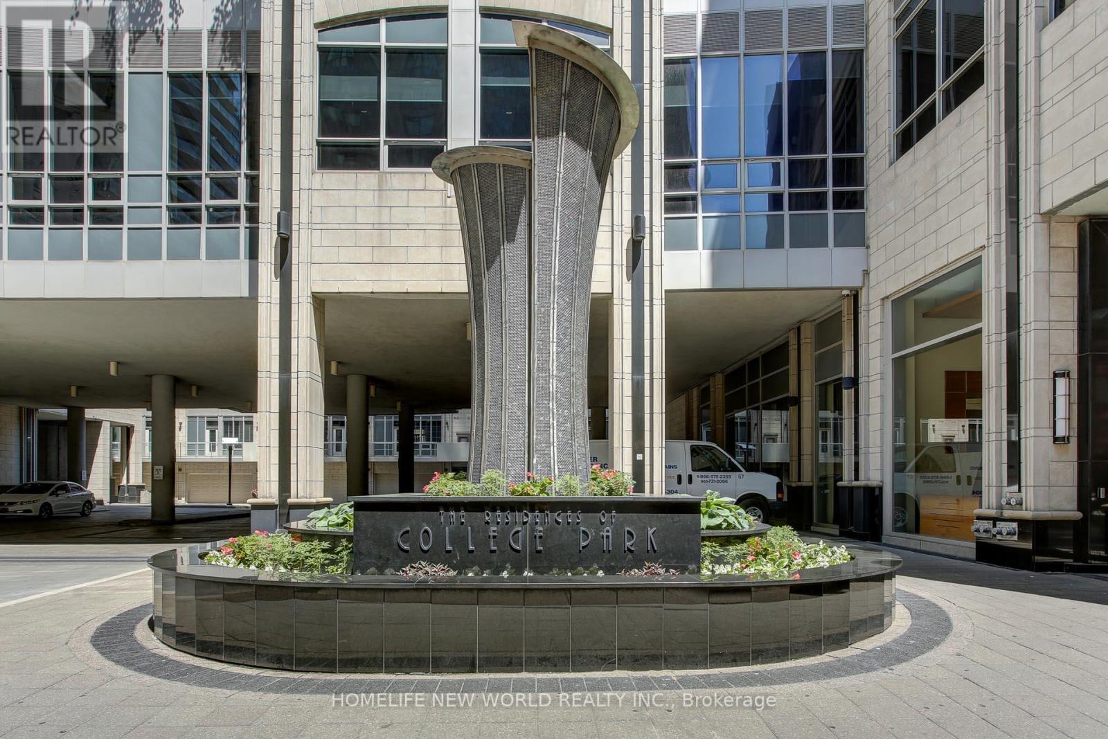 3305 - 761 BAY STREET, Toronto, Ontario