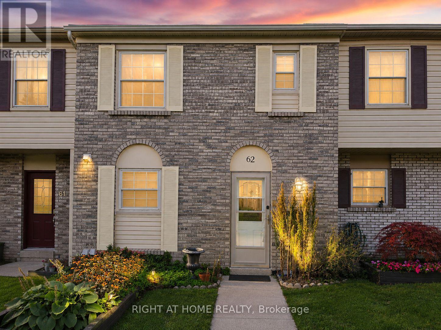 62 - 580 Eyer Drive, Pickering, Ontario L1W 3B7 - Photo 2 - E13735022