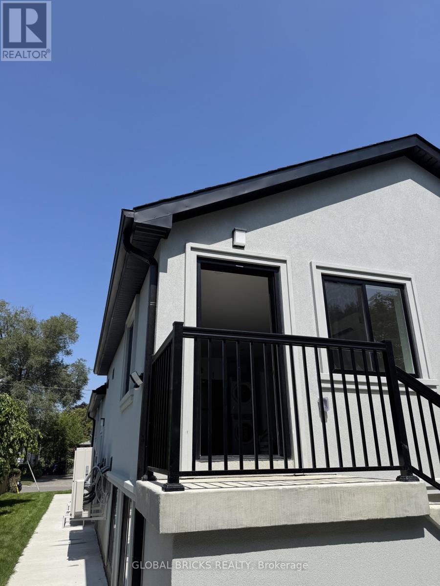 Unit 2- Rear Upper - 101 Minerva Avenue, Toronto, Ontario  M1M 1V8 - Photo 2 - E13735060