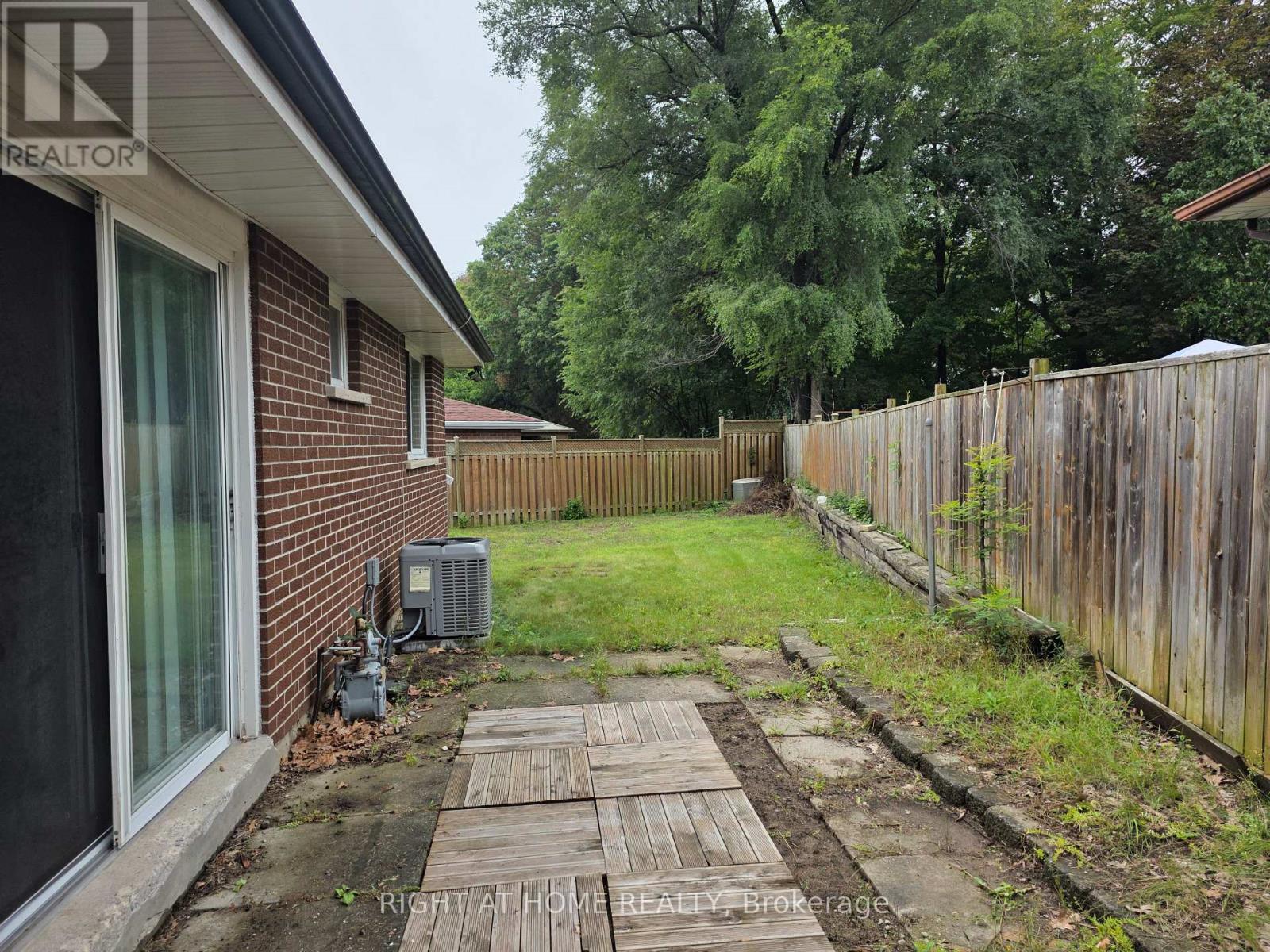125 Weir Crescent S, Toronto, Ontario  M1E 4T1 - Photo 25 - E13735078
