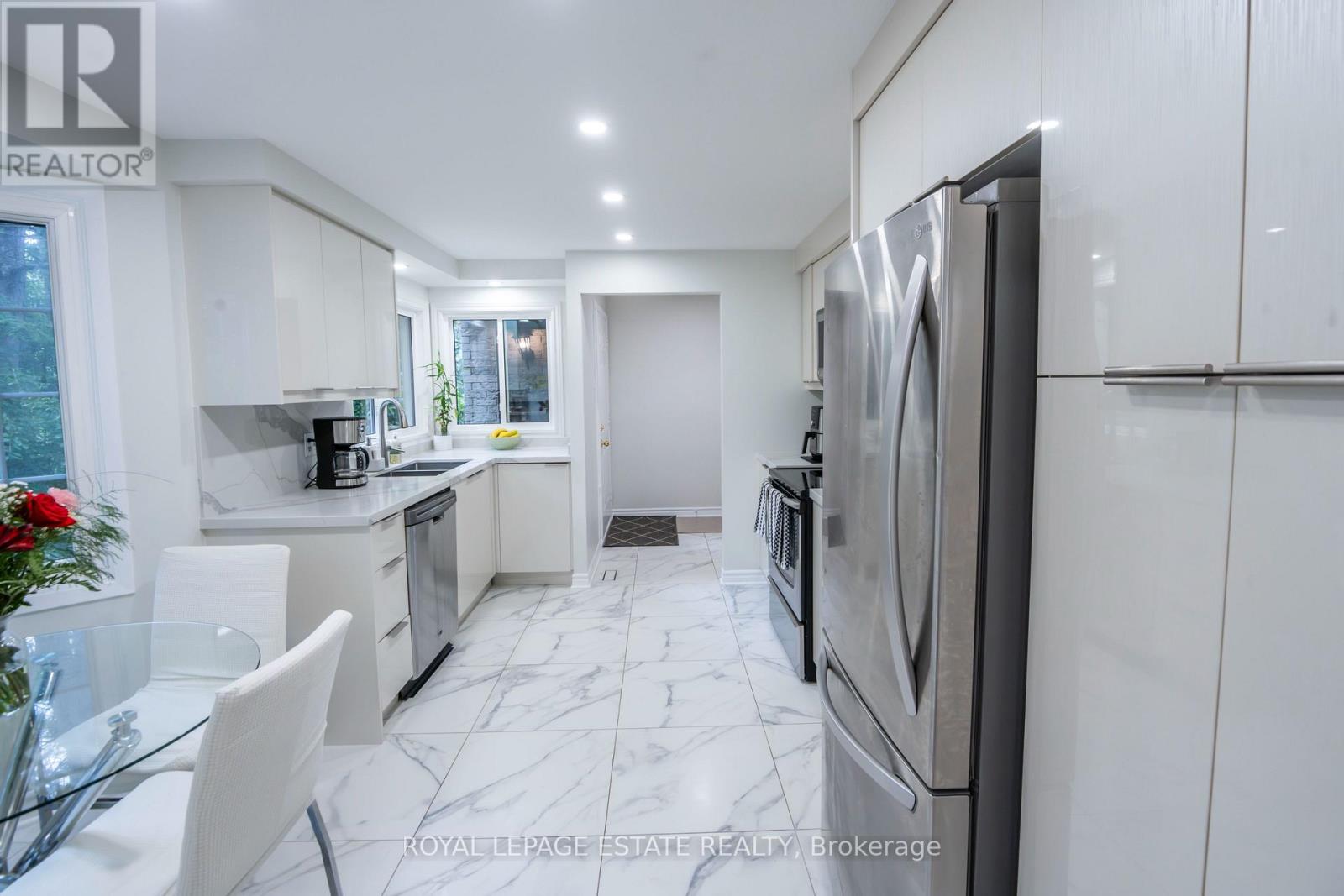 3 - 228 Kingswood Drive, Kitchener, Ontario  N2E 2K2 - Photo 2 - X13735094