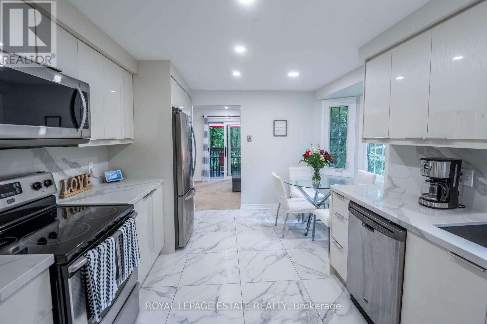 3 - 228 Kingswood Drive, Kitchener, Ontario  N2E 2K2 - Photo 3 - X13735094