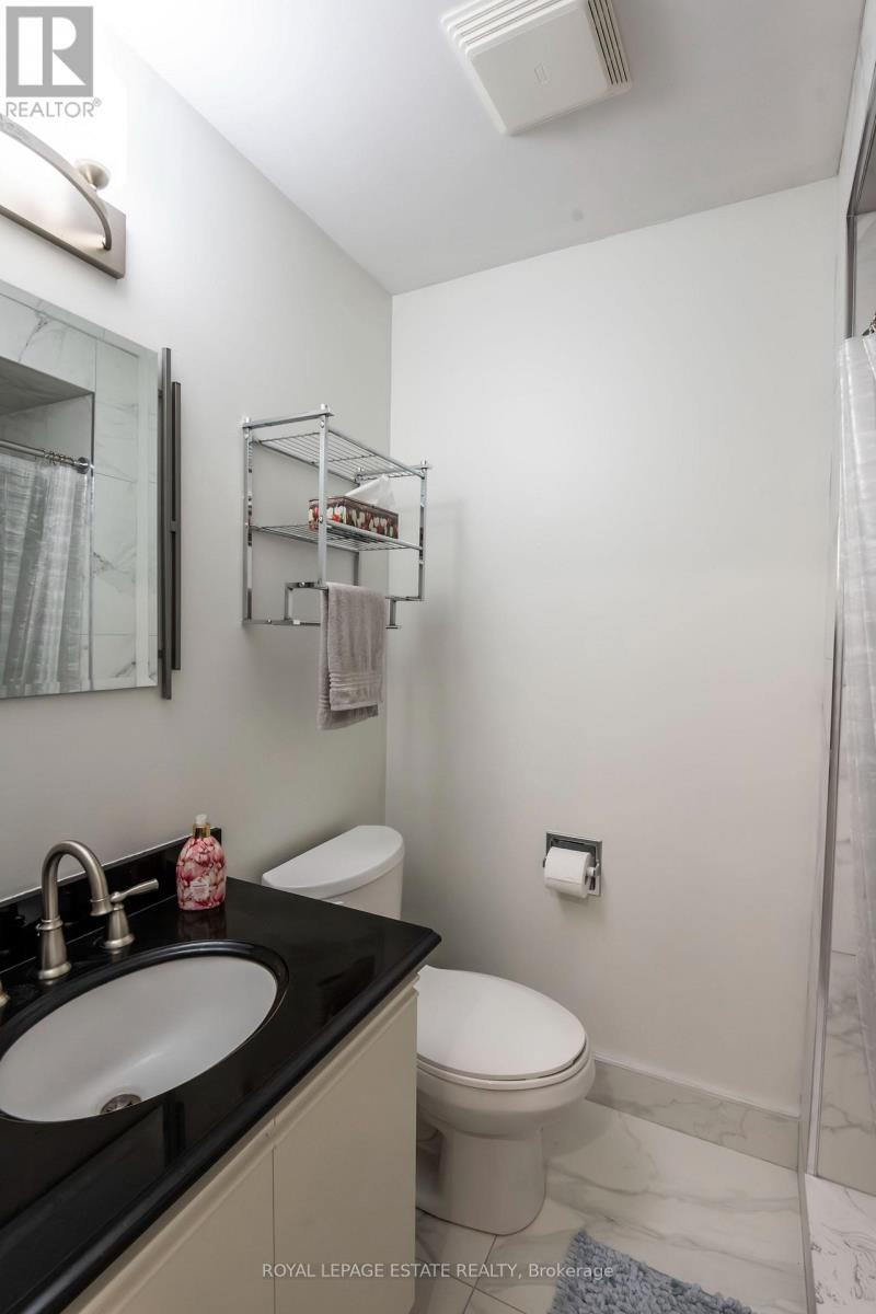 3 - 228 Kingswood Drive, Kitchener, Ontario  N2E 2K2 - Photo 31 - X13735094