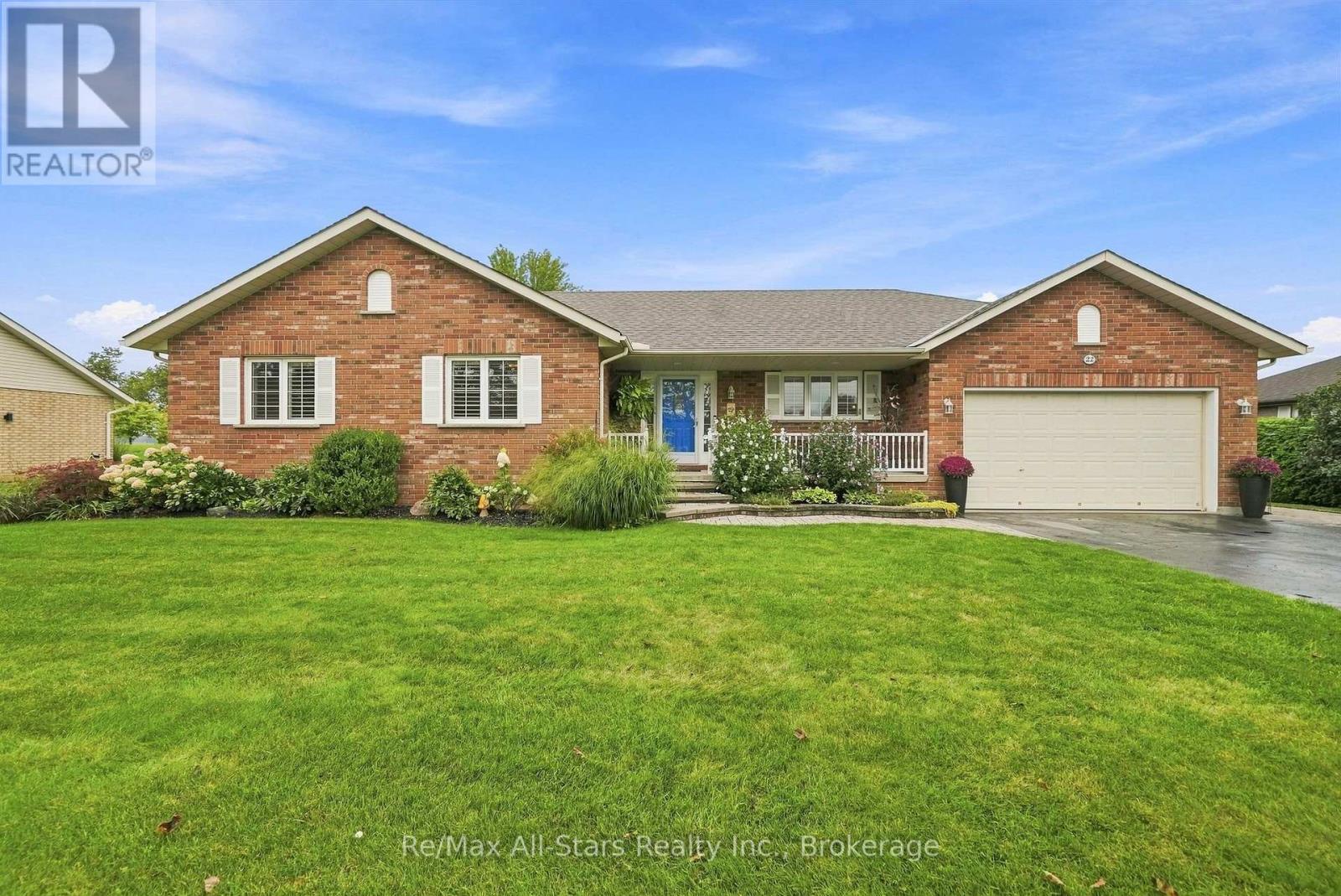 22 HALLETT CRESCENT, Kawartha Lakes, Ontario