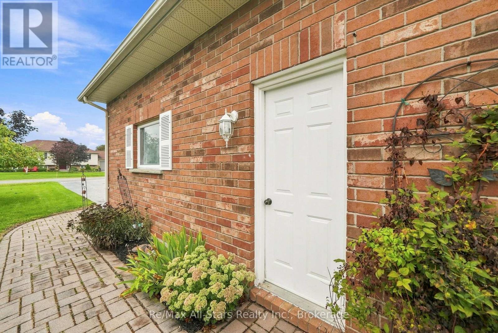 22 Hallett Crescent, Kawartha Lakes, Ontario  K0M 2C0 - Photo 7 - X13727230