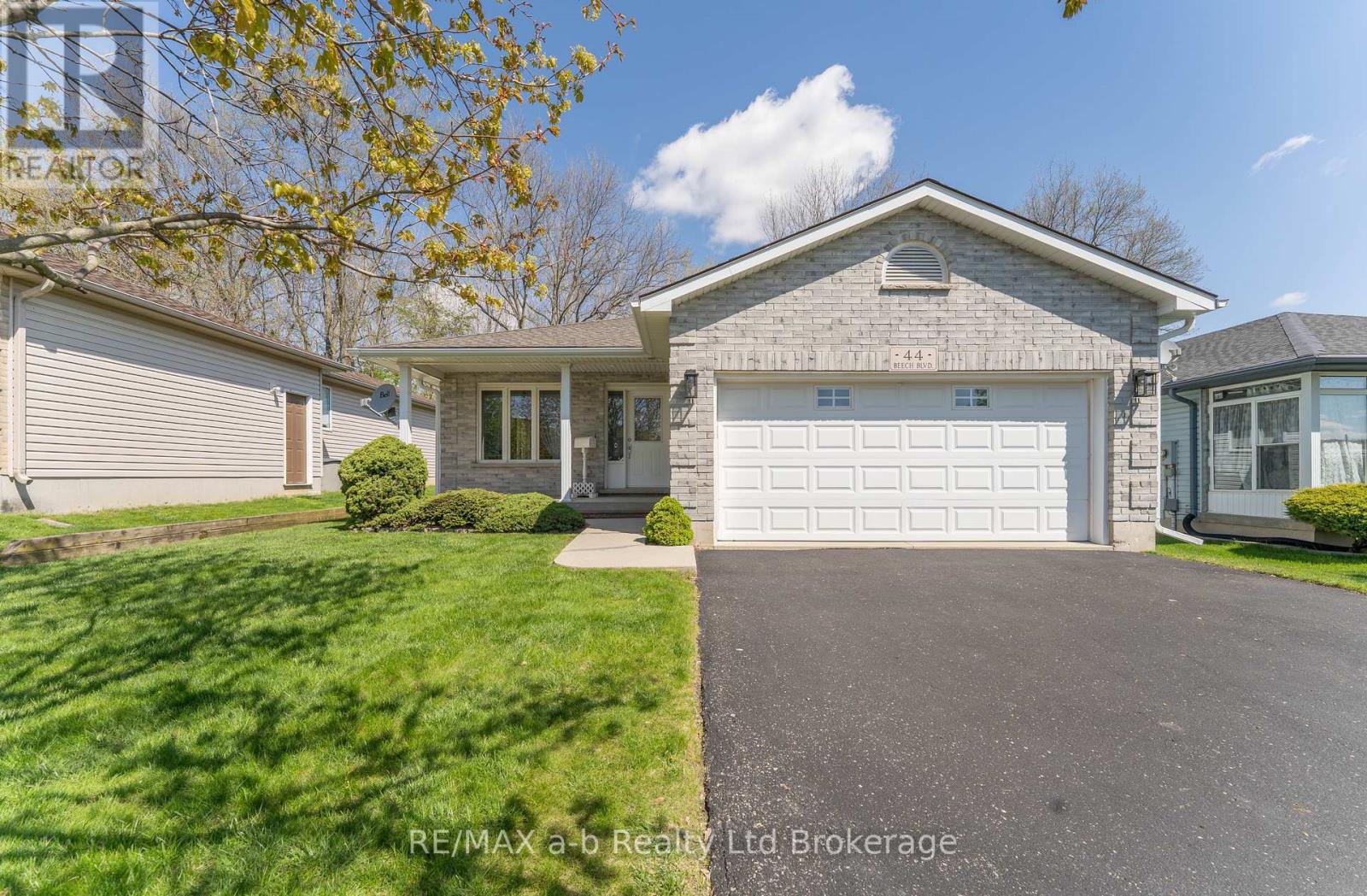 44 Beech Boulevard, Tillsonburg, Ontario  N4G 5R8 - Photo 2 - X13735144
