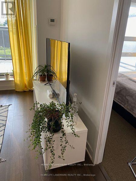 321 - 160 Flemington Road, Toronto, Ontario  M6A 0A9 - Photo 2 - W13735168