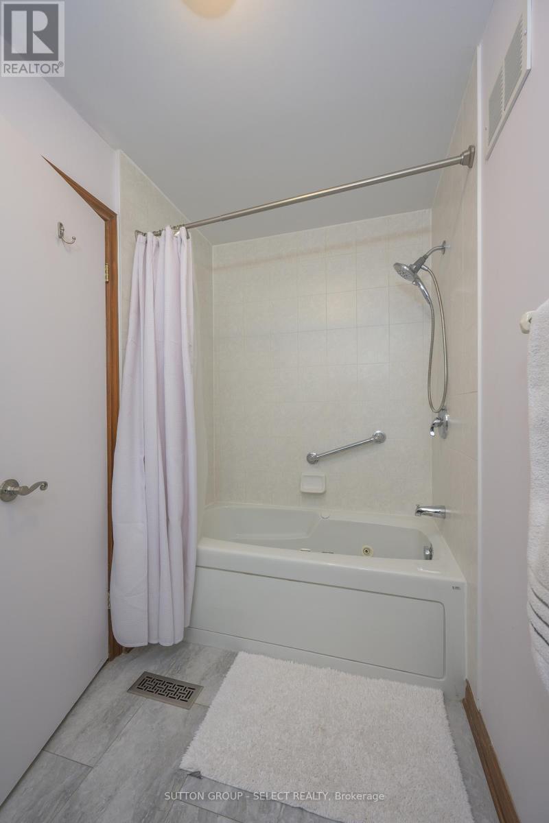 260 Village Green Avenue, London South, Ontario  N6J 3Z6 - Photo 17 - X13735316