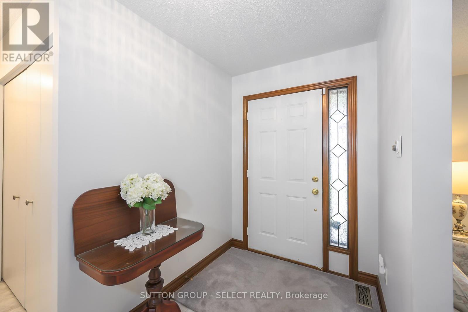 260 Village Green Avenue, London South, Ontario  N6J 3Z6 - Photo 2 - X13735316