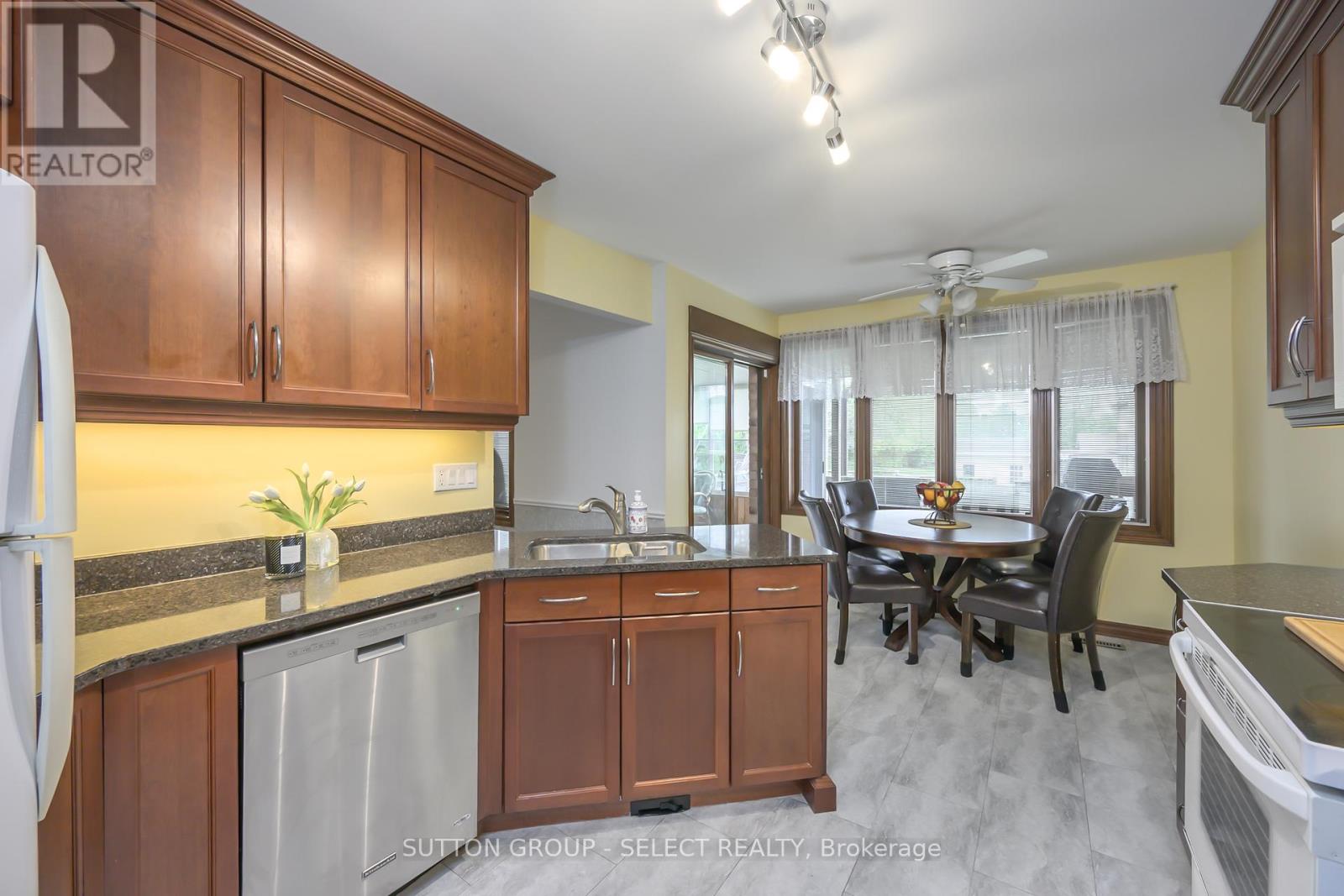 260 Village Green Avenue, London South, Ontario  N6J 3Z6 - Photo 6 - X13735316