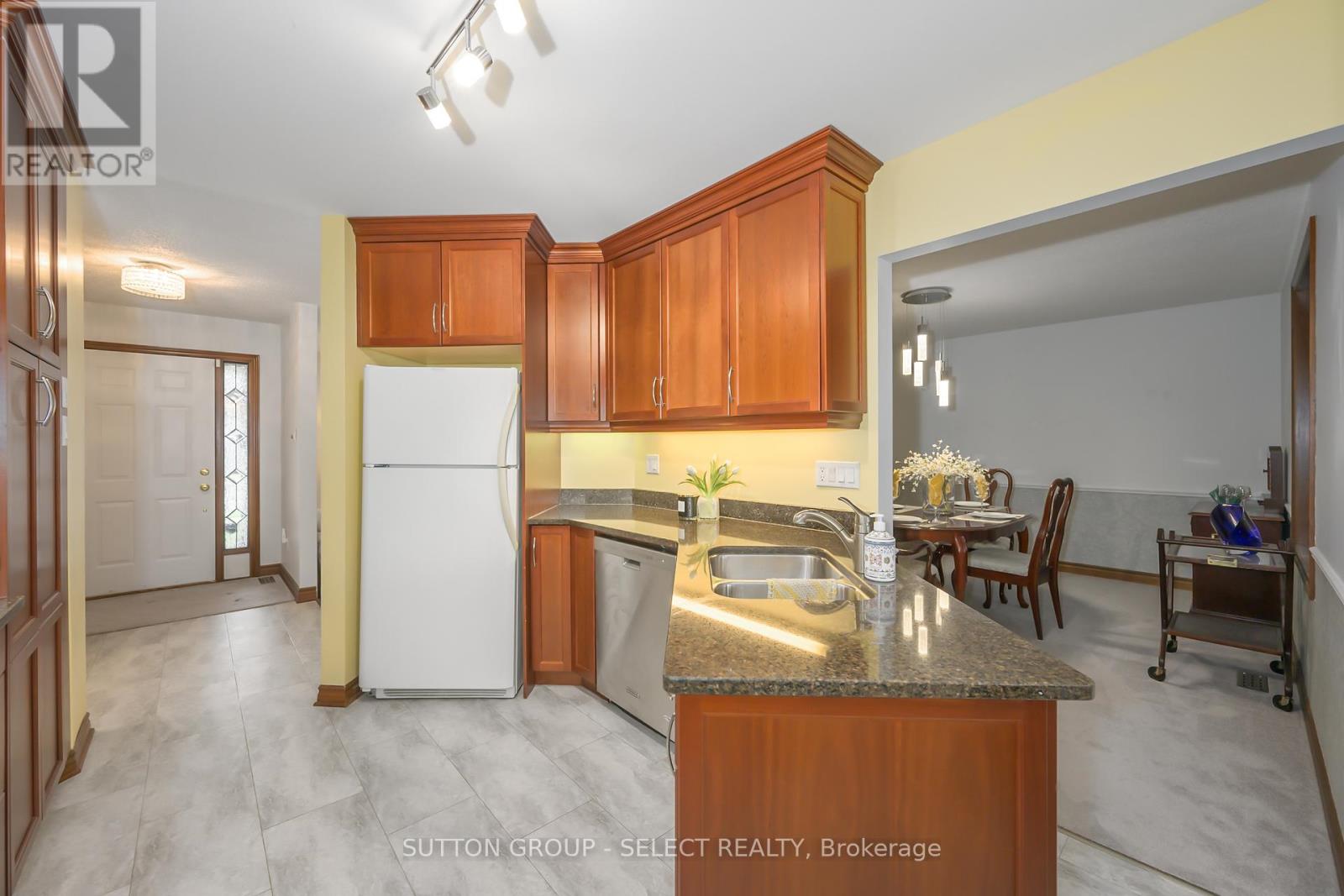 260 Village Green Avenue, London South, Ontario  N6J 3Z6 - Photo 8 - X13735316