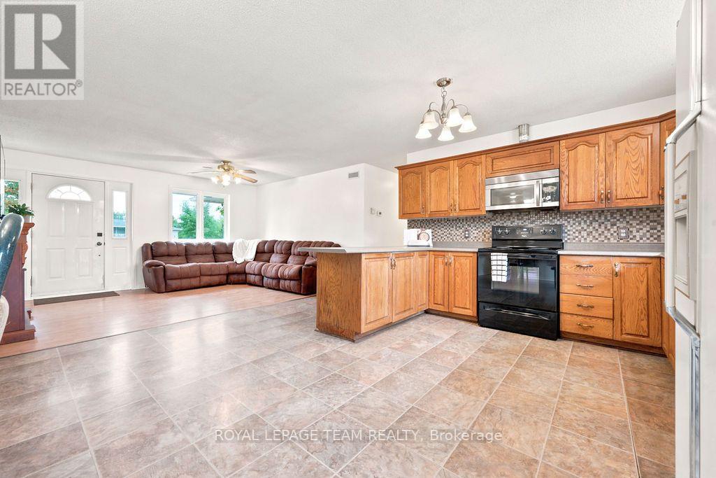 13 Springfield Drive, Whitewater Region, Ontario K0J 1K0 - Photo 17 - X13735344