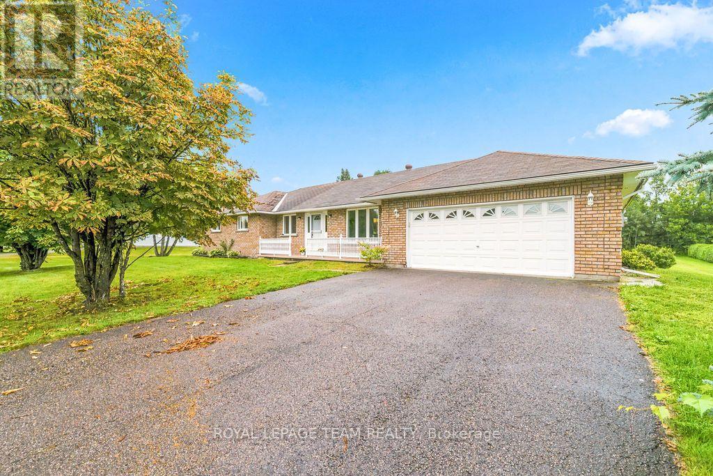 13 Springfield Drive, Whitewater Region, Ontario K0J 1K0 - Photo 3 - X13735344