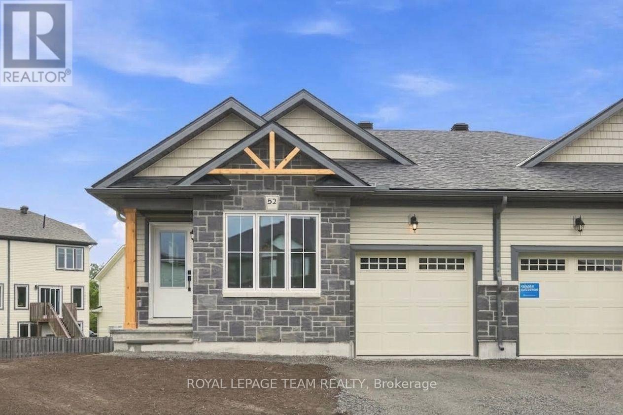 52 WHITCOMB CRESCENT, Smiths Falls, Ontario
