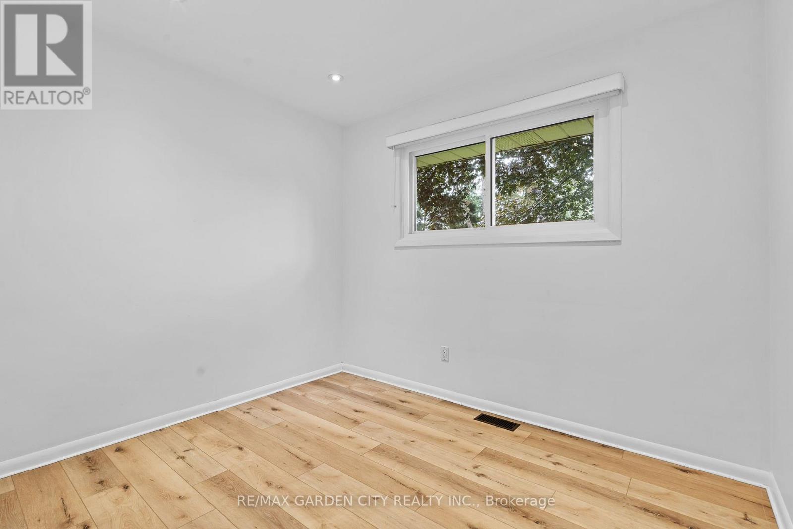 13 Preston Drive, St. Catharines, Ontario  L2M 1X4 - Photo 14 - X13735206