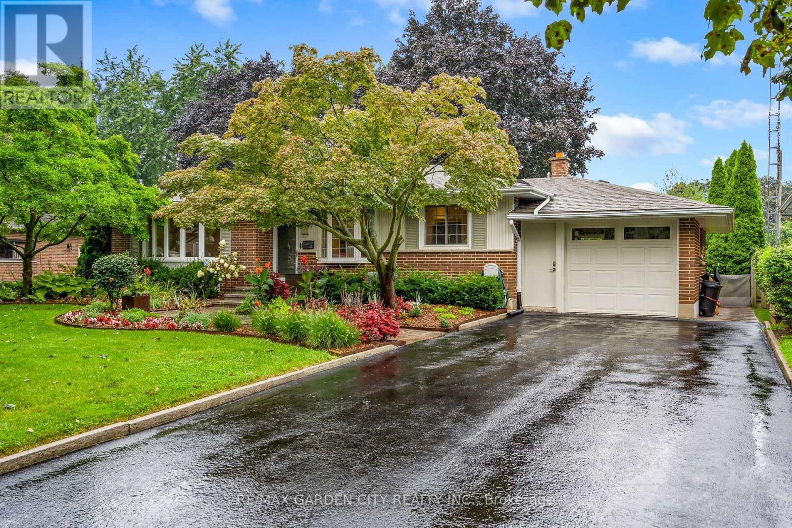 13 Preston Drive, St. Catharines, Ontario  L2M 1X4 - Photo 3 - X13735206