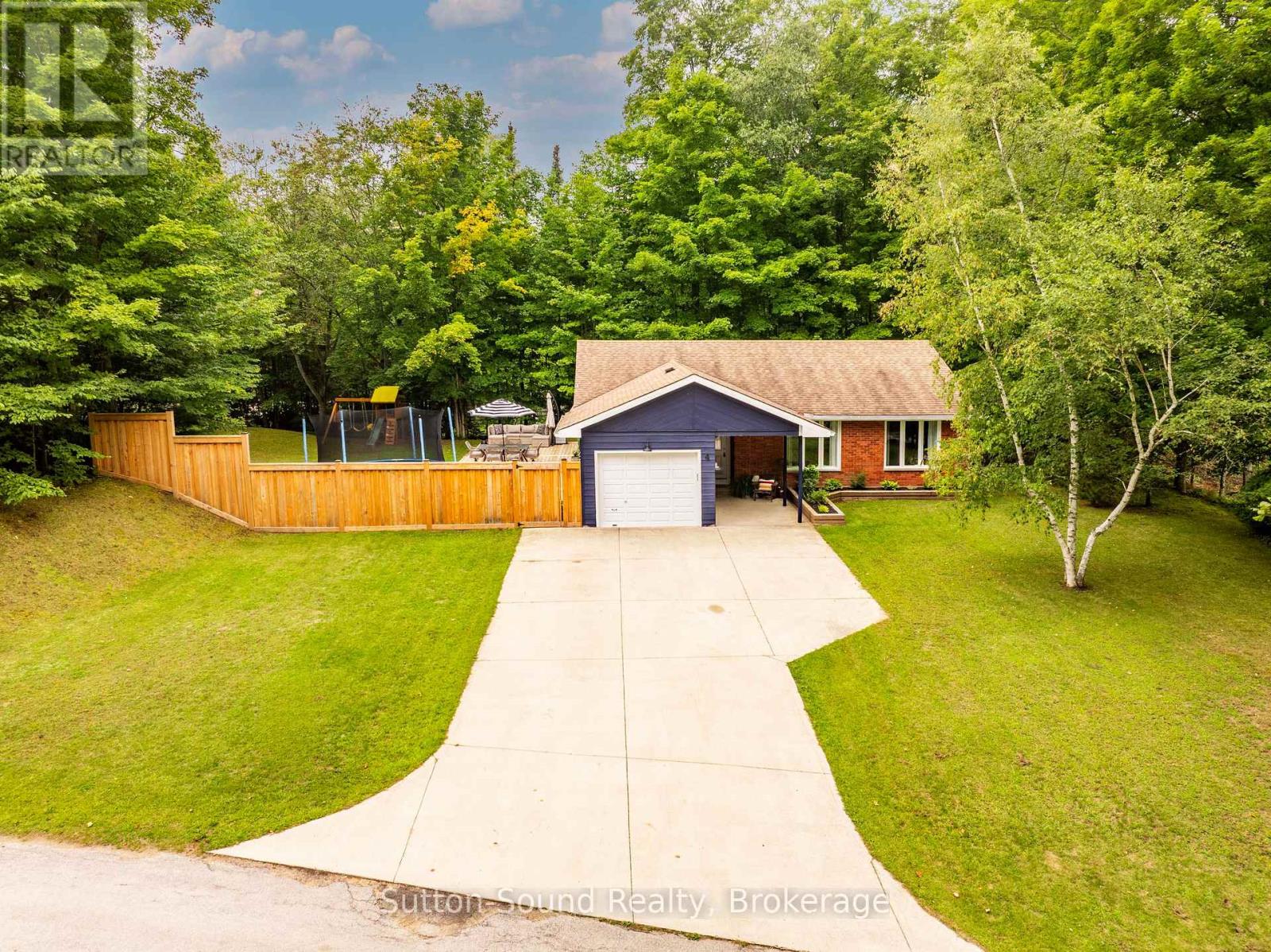 4 Maplewood Drive, South Bruce Peninsula, Ontario  N0H 2G0 - Photo 2 - X13731536