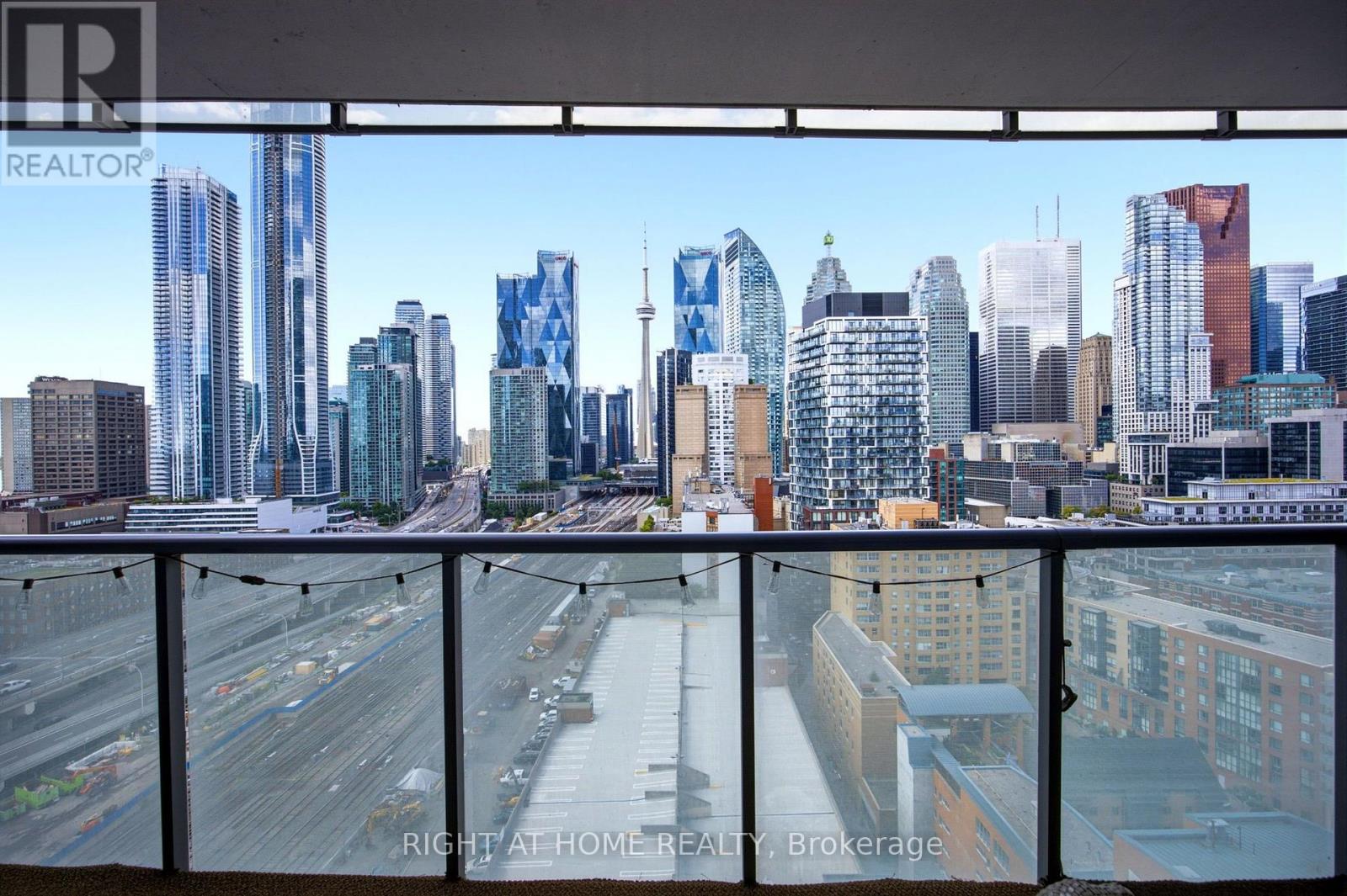 1801 - 1 Market Street, Toronto, Ontario  M5E 0A2 - Photo 8 - C13735212