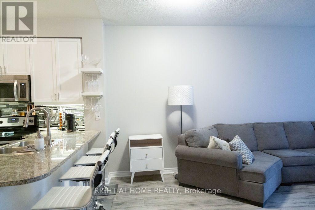 305 - 19 Grand Trunk Crescent, Toronto, Ontario  M5J 3A3 - Photo 5 - C13735240