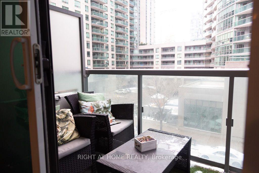 305 - 19 Grand Trunk Crescent, Toronto, Ontario  M5J 3A3 - Photo 9 - C13735240