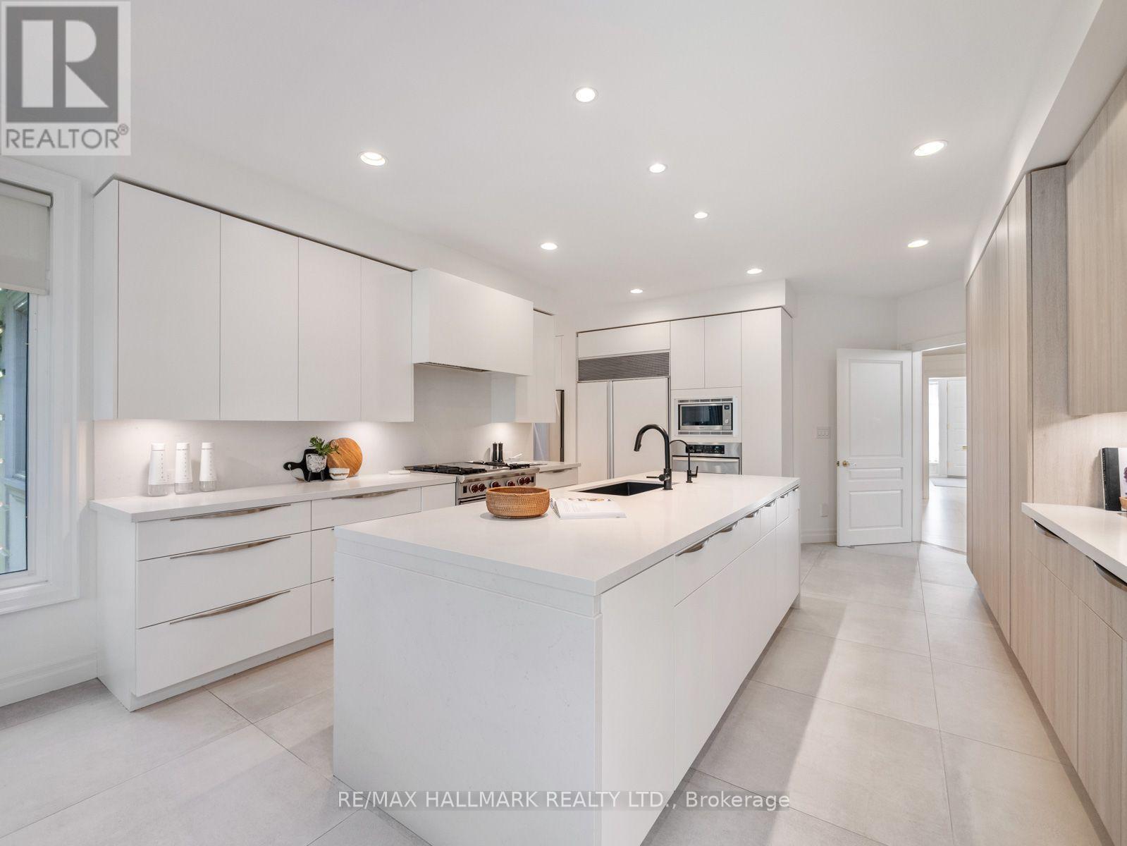 43 Prince Charles Drive, Toronto, Ontario  M6A 2H4 - Photo 18 - C13735286