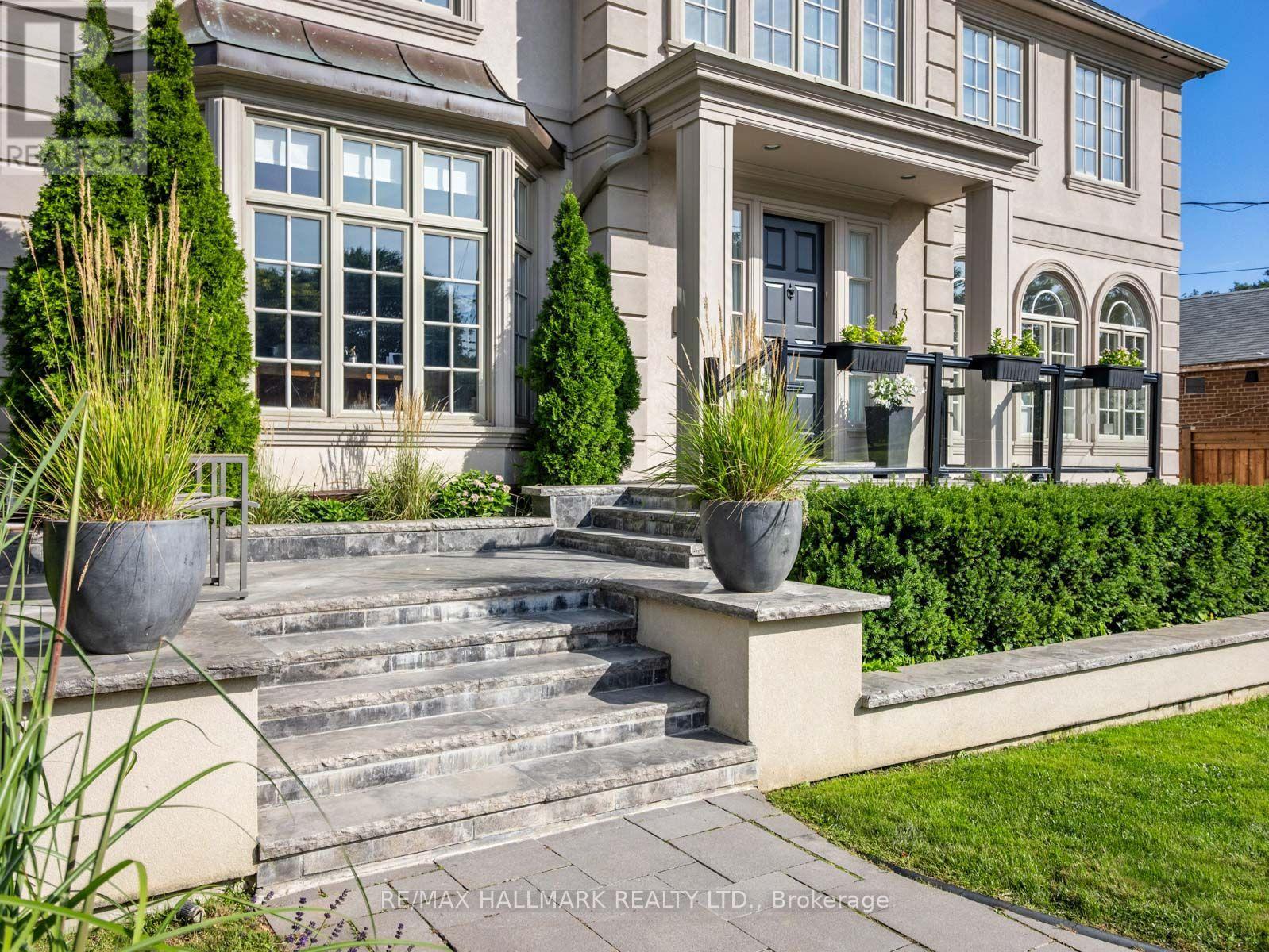 43 Prince Charles Drive, Toronto, Ontario  M6A 2H4 - Photo 2 - C13735286