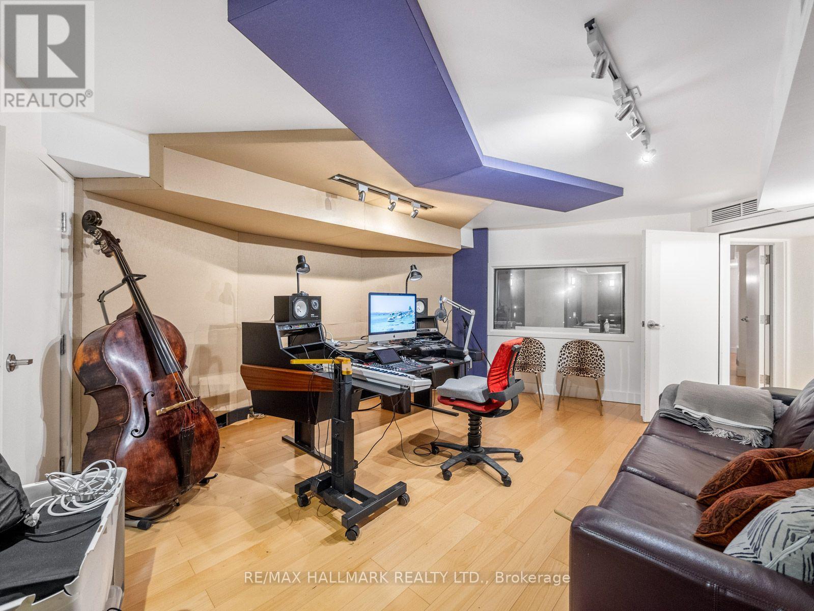 43 Prince Charles Drive, Toronto, Ontario  M6A 2H4 - Photo 45 - C13735286