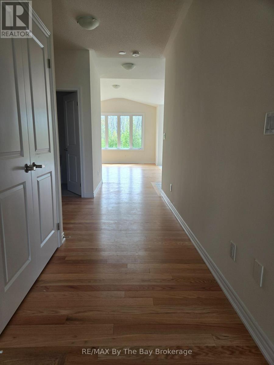 40 Rosanne Circle, Wasaga Beach, Ontario  L9Z 0N3 - Photo 3 - S13735280