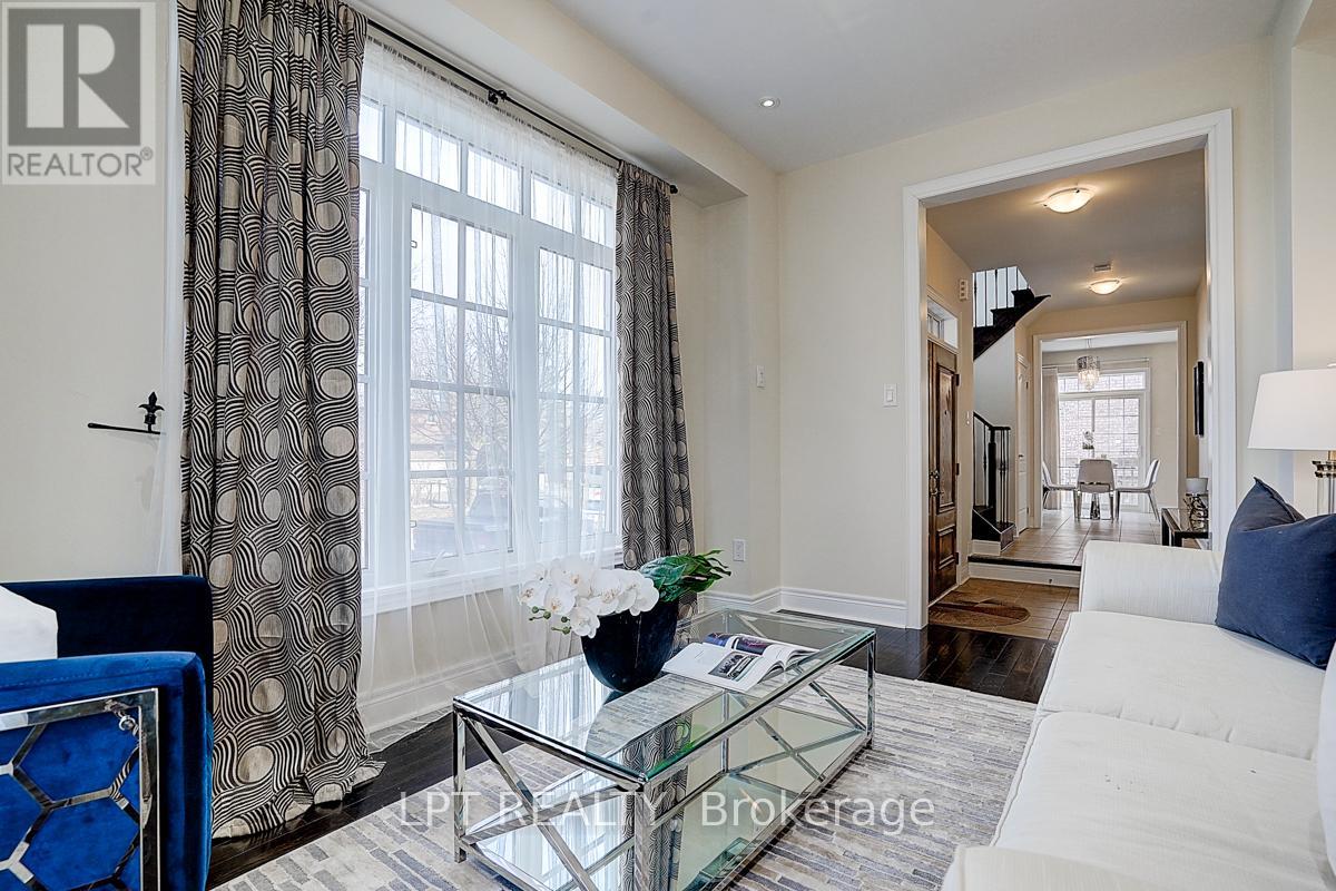 116 Dunlop Street, Richmond Hill, Ontario  L4C 0X1 - Photo 4 - N13735222
