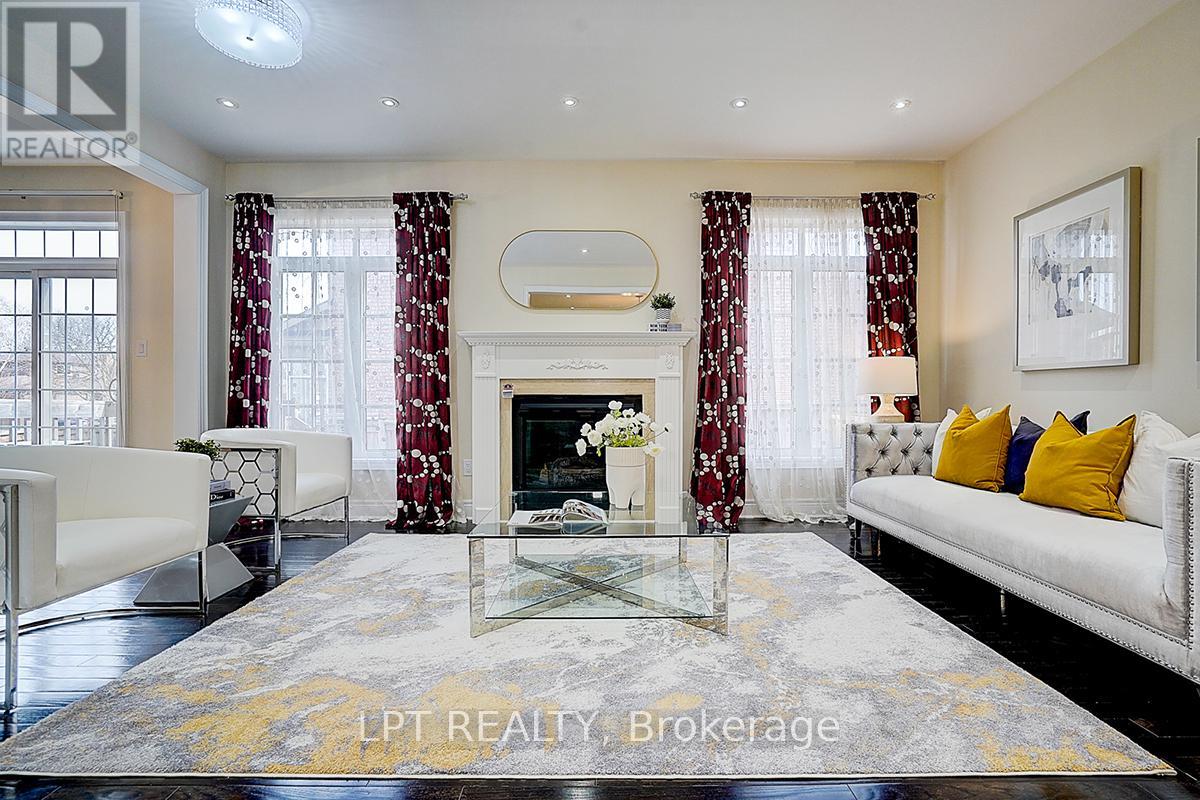 116 Dunlop Street, Richmond Hill, Ontario  L4C 0X1 - Photo 5 - N13735222