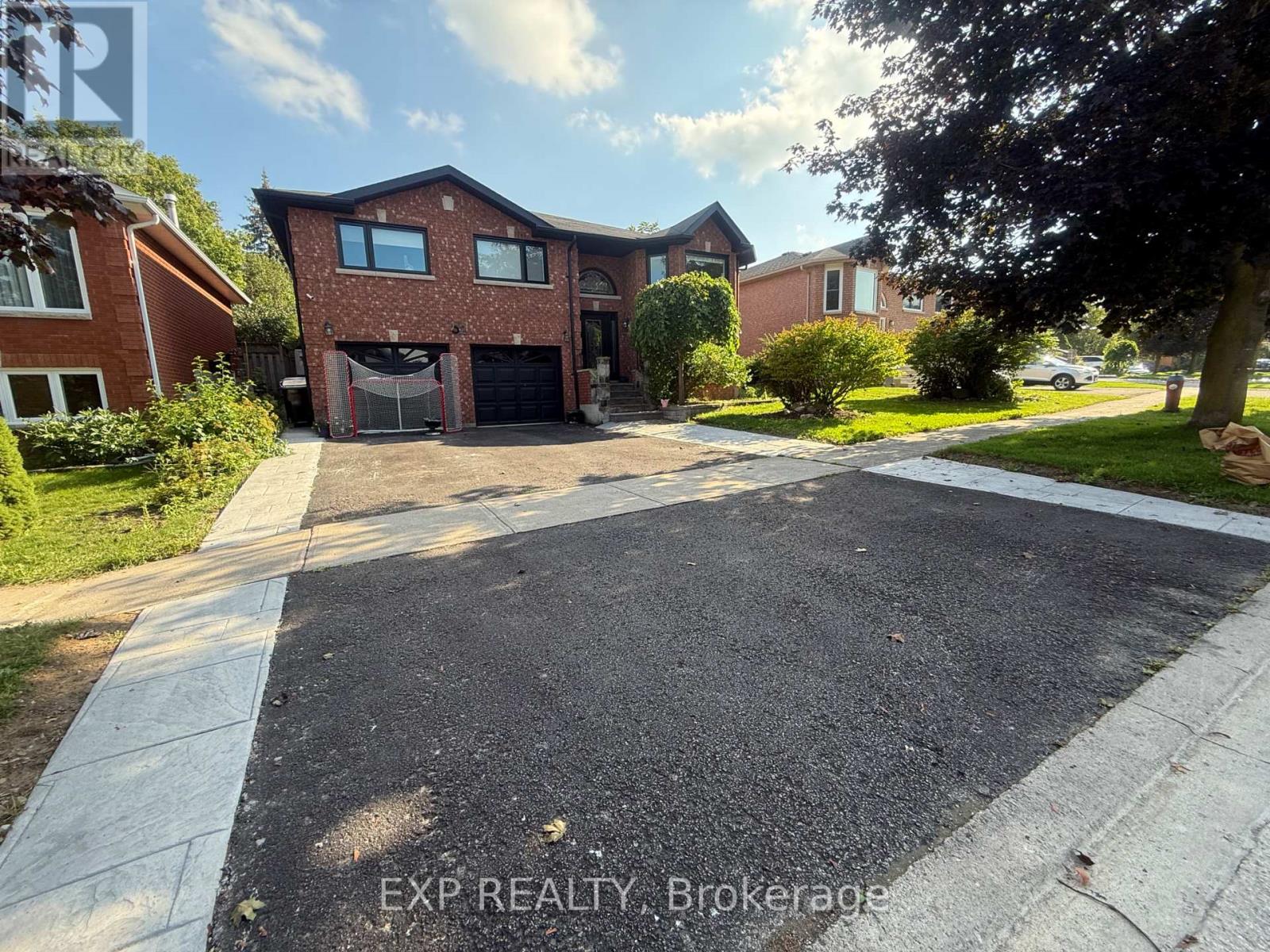 52 COMPTON CRESCENT, Bradford West Gwillimbury, Ontario