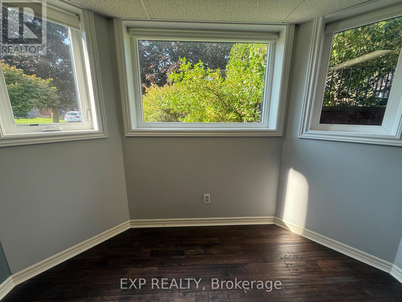 52 Compton Crescent, Bradford West Gwillimbury, Ontario  L3Z 2X6 - Photo 5 - N13735304
