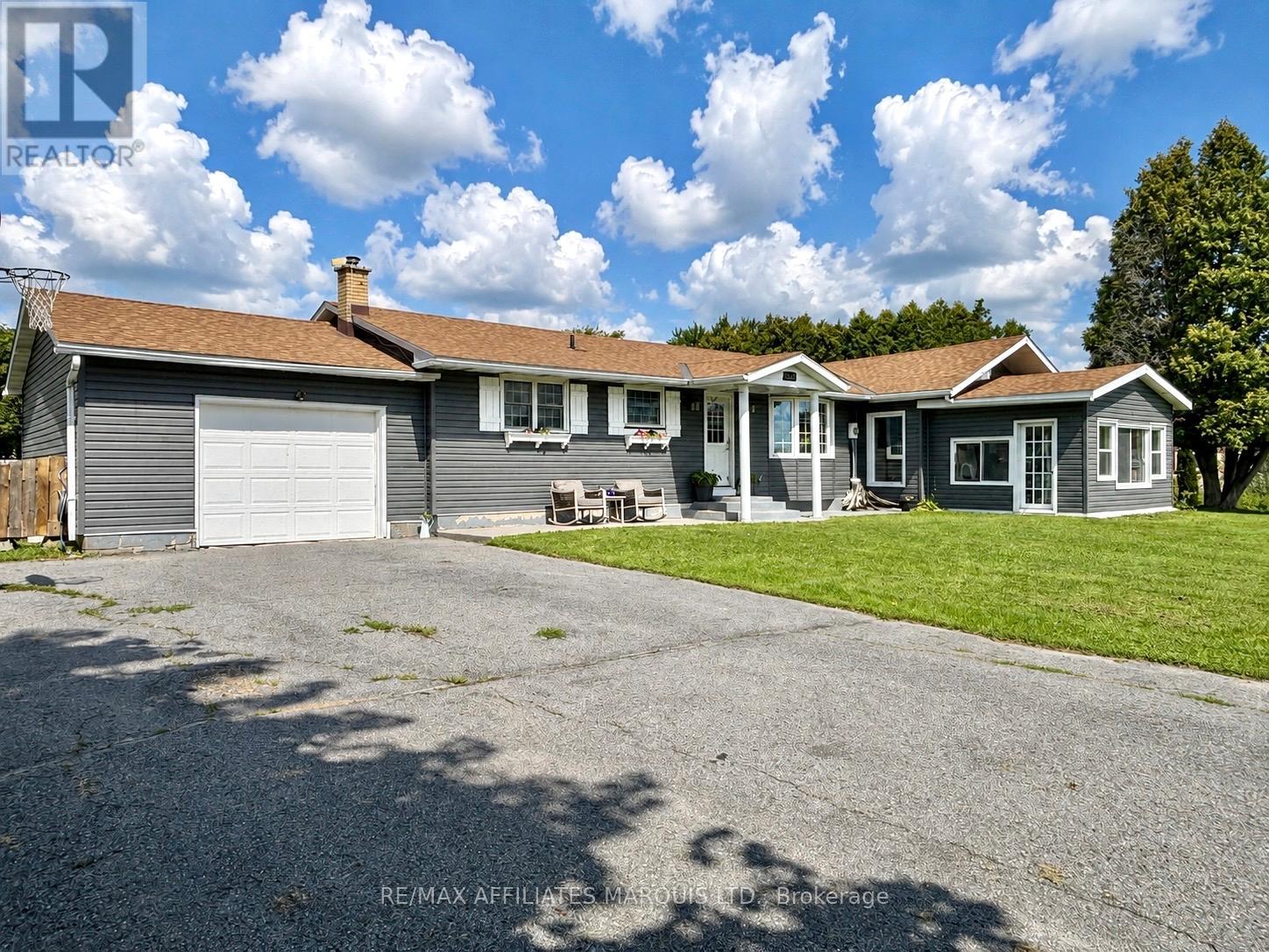 15253 County Road 2 Road, South Stormont, Ontario K0C 1M0 - Photo 2 - X13735294