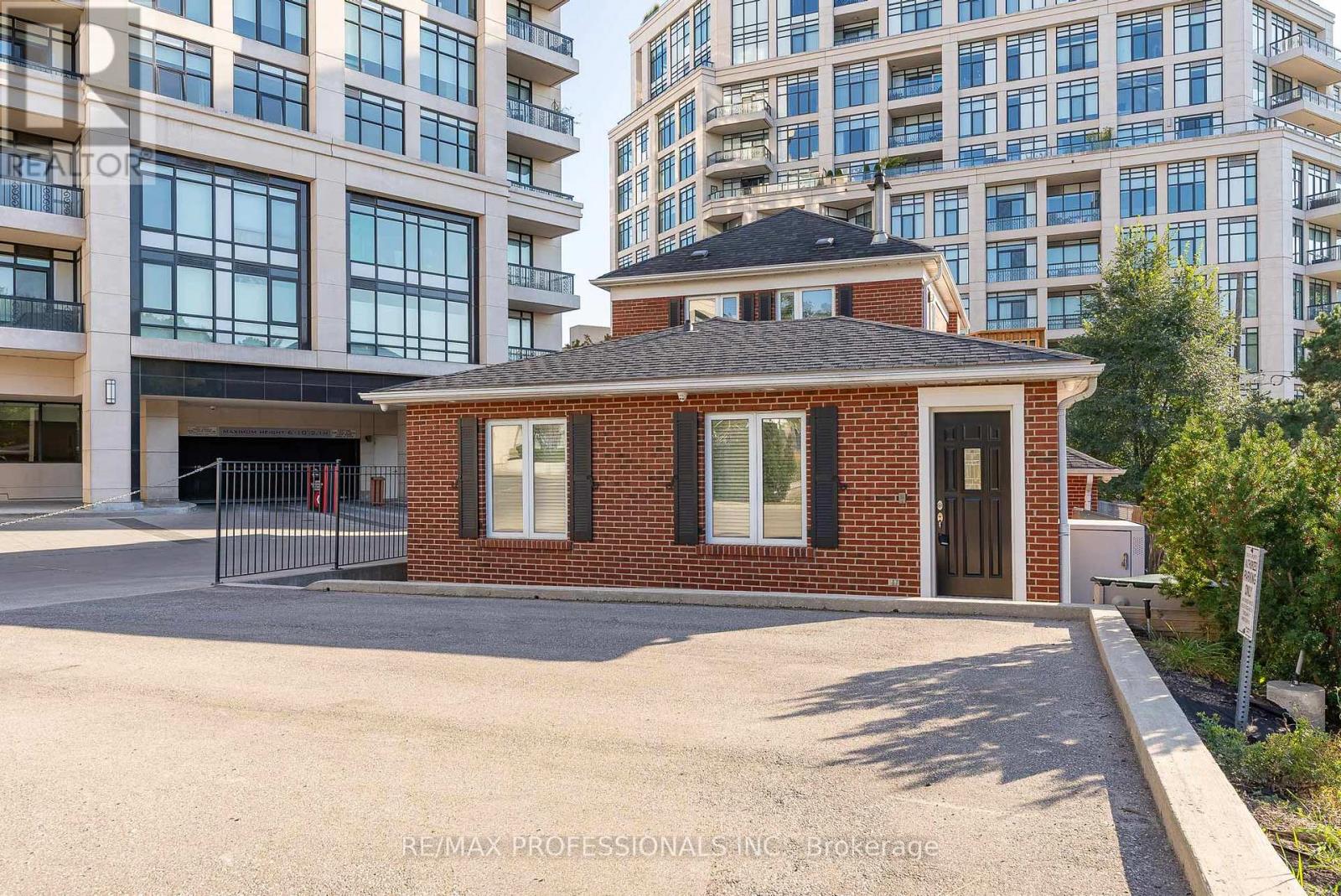 Lower - 5b Old Mill Drive, Toronto, Ontario  M6S 4J7 - Photo 21 - W13735238