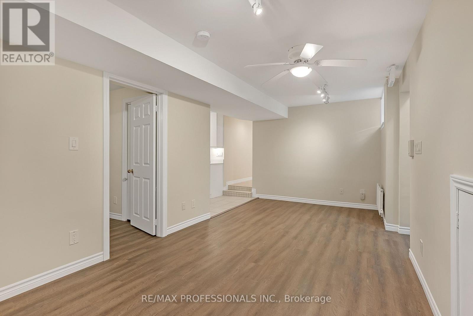 Lower - 5b Old Mill Drive, Toronto, Ontario  M6S 4J7 - Photo 8 - W13735238