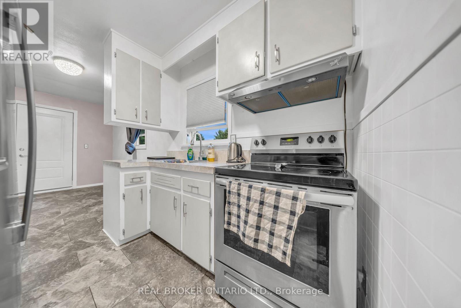 67 Roseford Terrace, Halton Hills, Ontario  L7J 2L2 - Photo 13 - W13735262