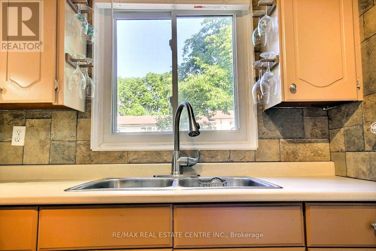 541 Parkview Crescent, Cambridge, Ontario  N3H 4Z9 - Photo 9 - X13735272