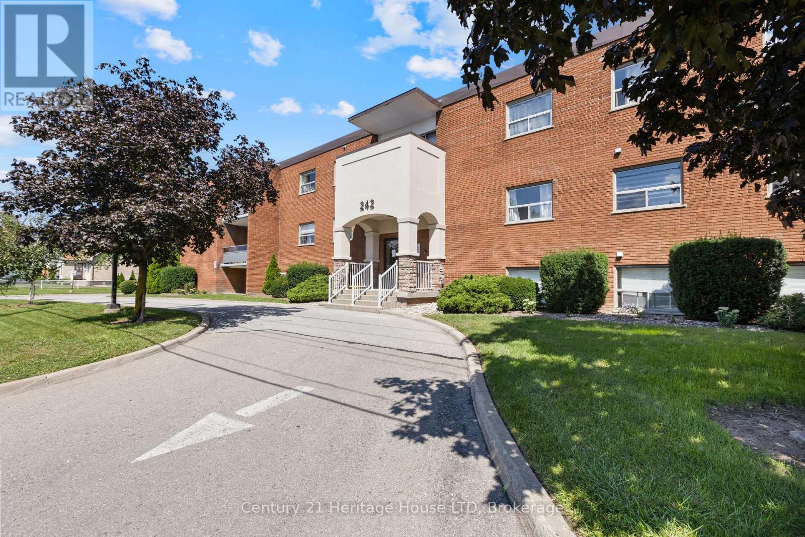 109 - 242 Oakdale Avenue, St. Catharines, Ontario  L2P 3K5 - Photo 1 - X13735428