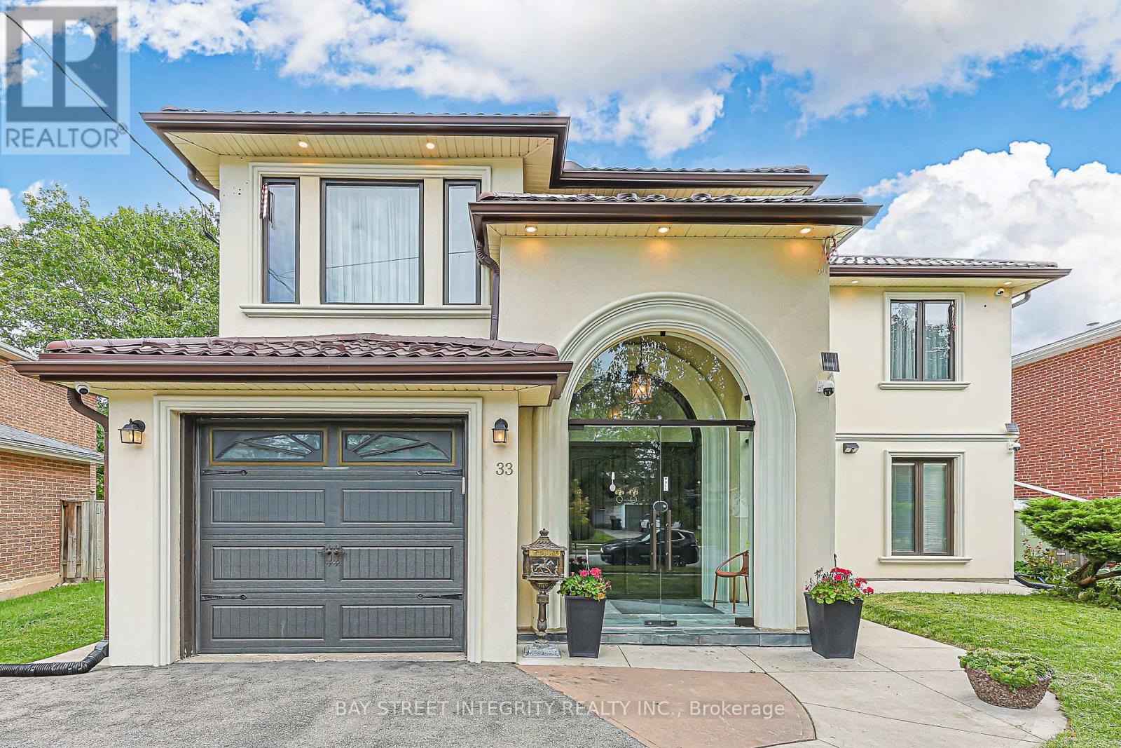 33 DEERFORD ROAD, Toronto, Ontario