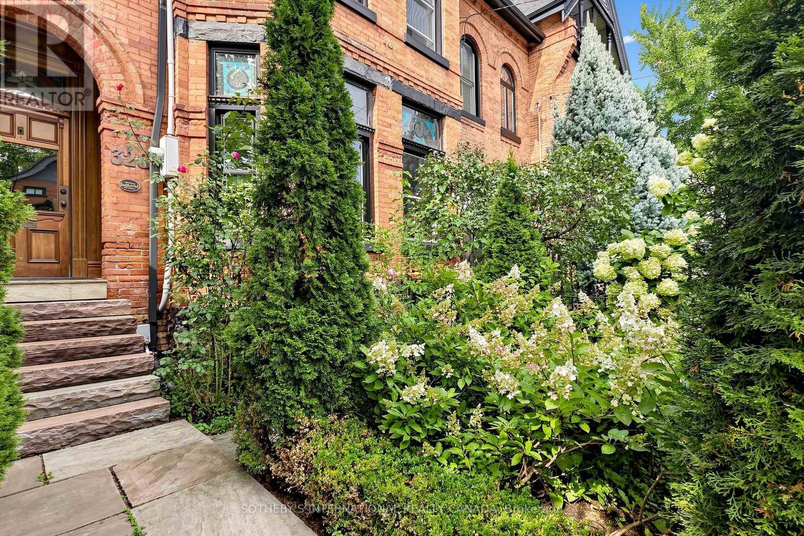 328 Wellesley Street E, Toronto, Ontario  M4X 1H3 - Photo 2 - C13735424