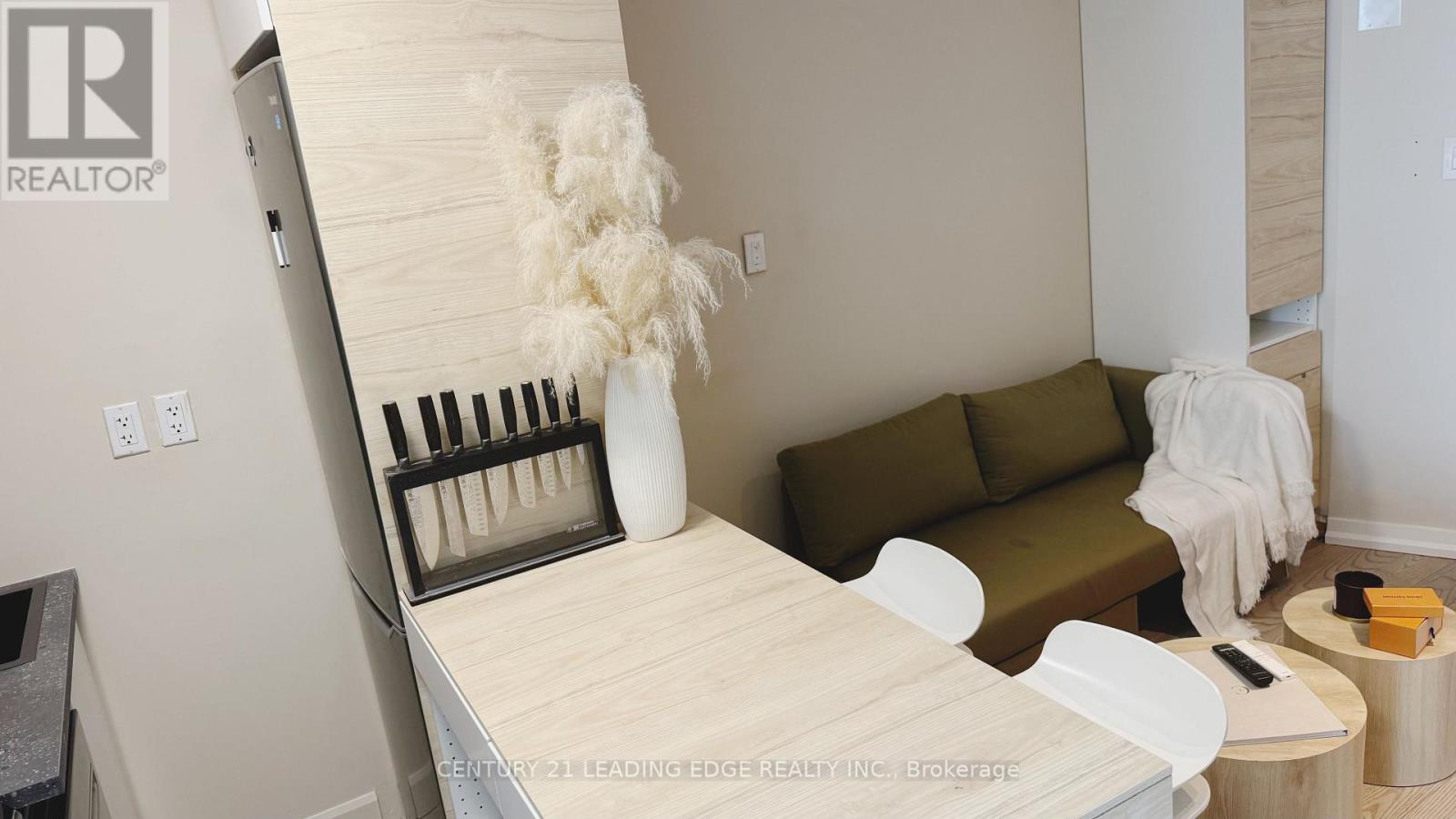 1821 - 650 Queens Quay W, Toronto, Ontario  M5V 3N2 - Photo 4 - C13735488