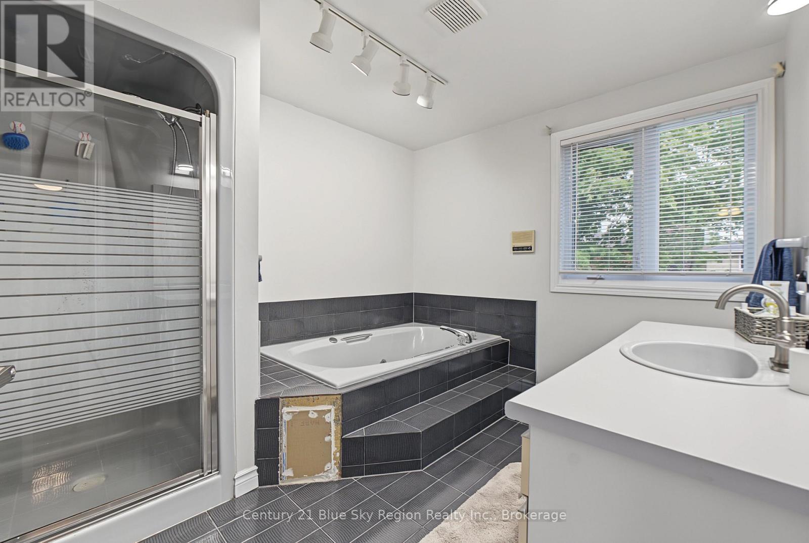 15 Robinhood Court, North Bay, Ontario  P1C 1L3 - Photo 24 - X13735480