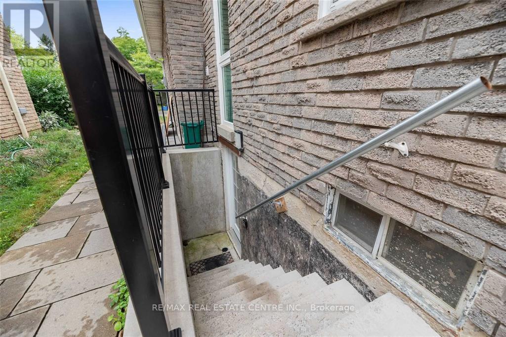 265 Coxe Boulevard E, Milton, Ontario  L9T 4L4 - Photo 3 - W13735394