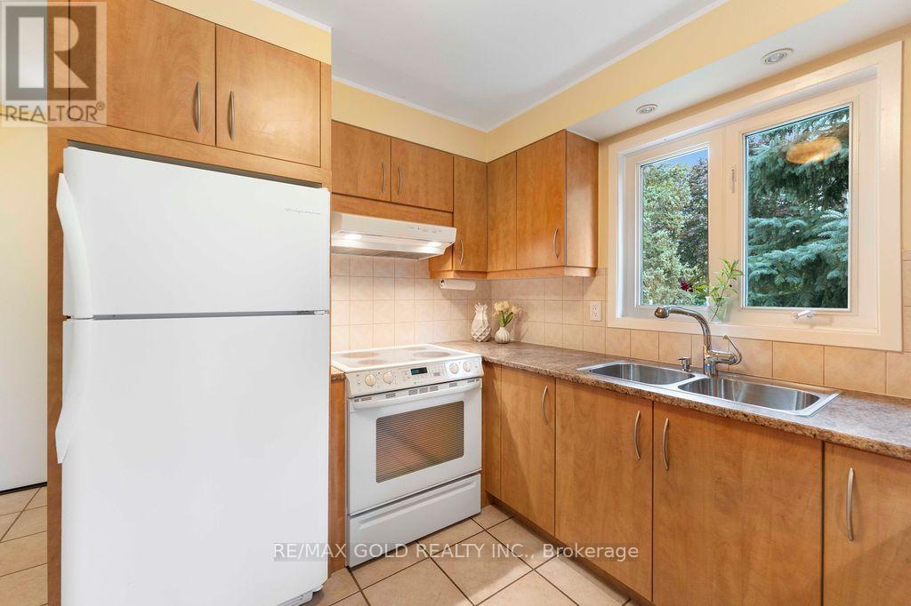 29 Carberry Crescent, Brampton, Ontario  L6V 2G1 - Photo 11 - W13735440