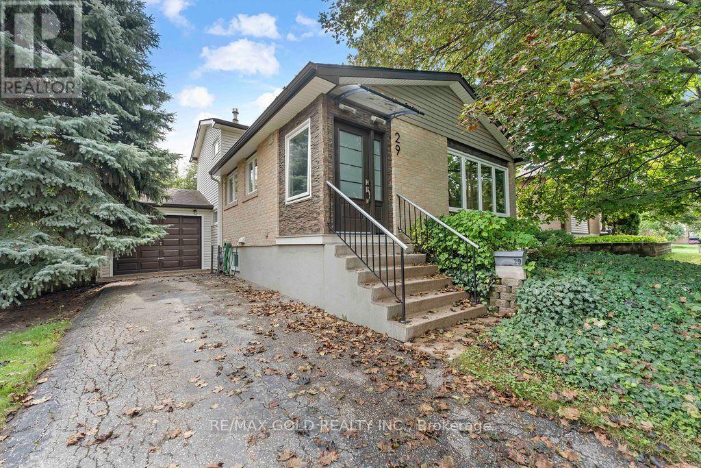29 Carberry Crescent, Brampton, Ontario  L6V 2G1 - Photo 2 - W13735440