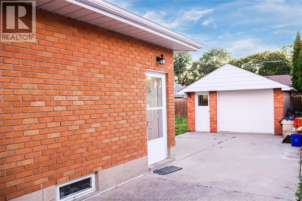 951 Riverdale, Windsor, Ontario  N8S 4C4 - Photo 3 - 26021406