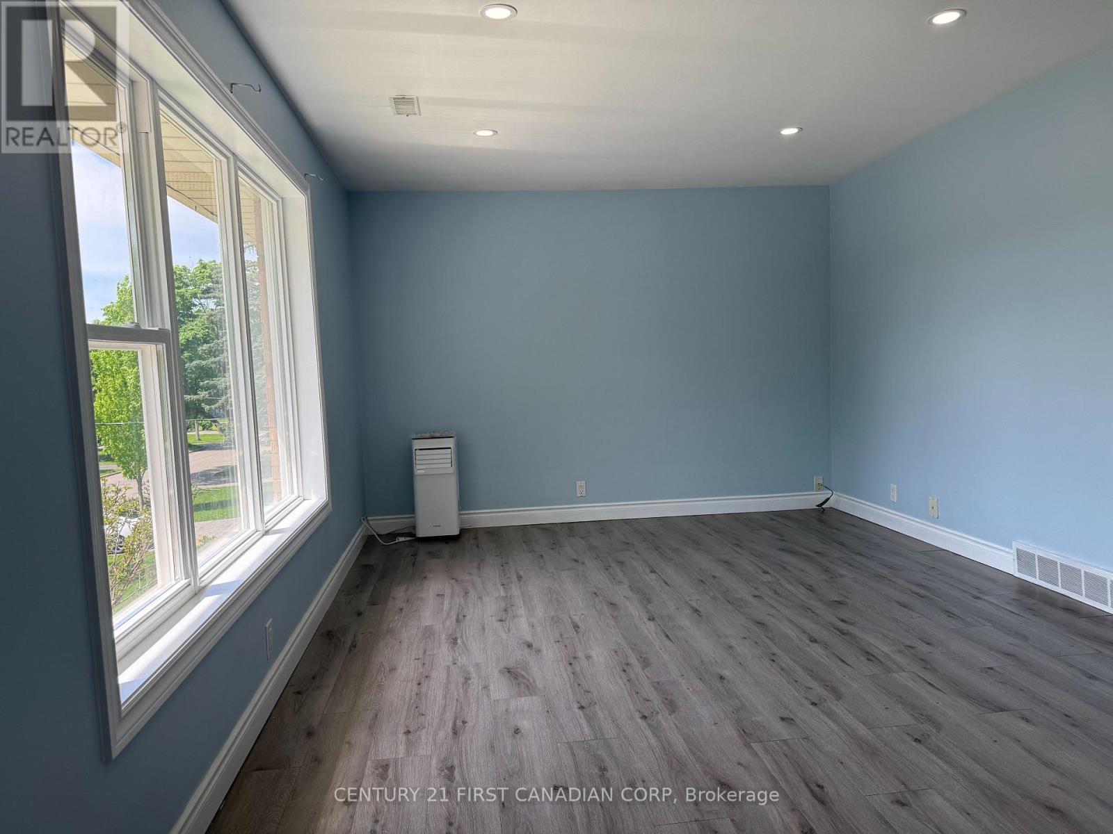 3 - 228 Burnside Drive, London East, Ontario  N5V 1B9 - Photo 4 - X13735626