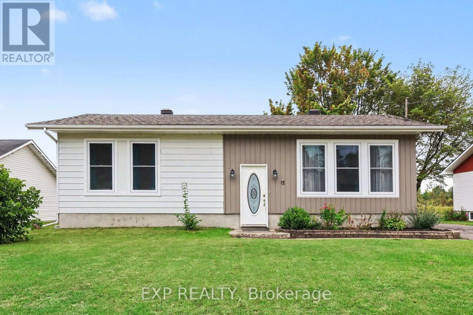 18 Centre Street, Clarence-Rockland, Ontario  K0A 1E0 - Photo 2 - X13735516