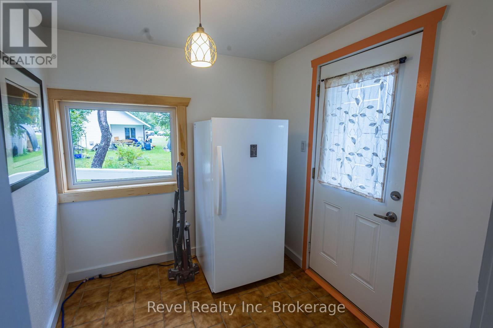 2 Lincoln Avenue, South River, Ontario  P0A 1X0 - Photo 6 - X13735536