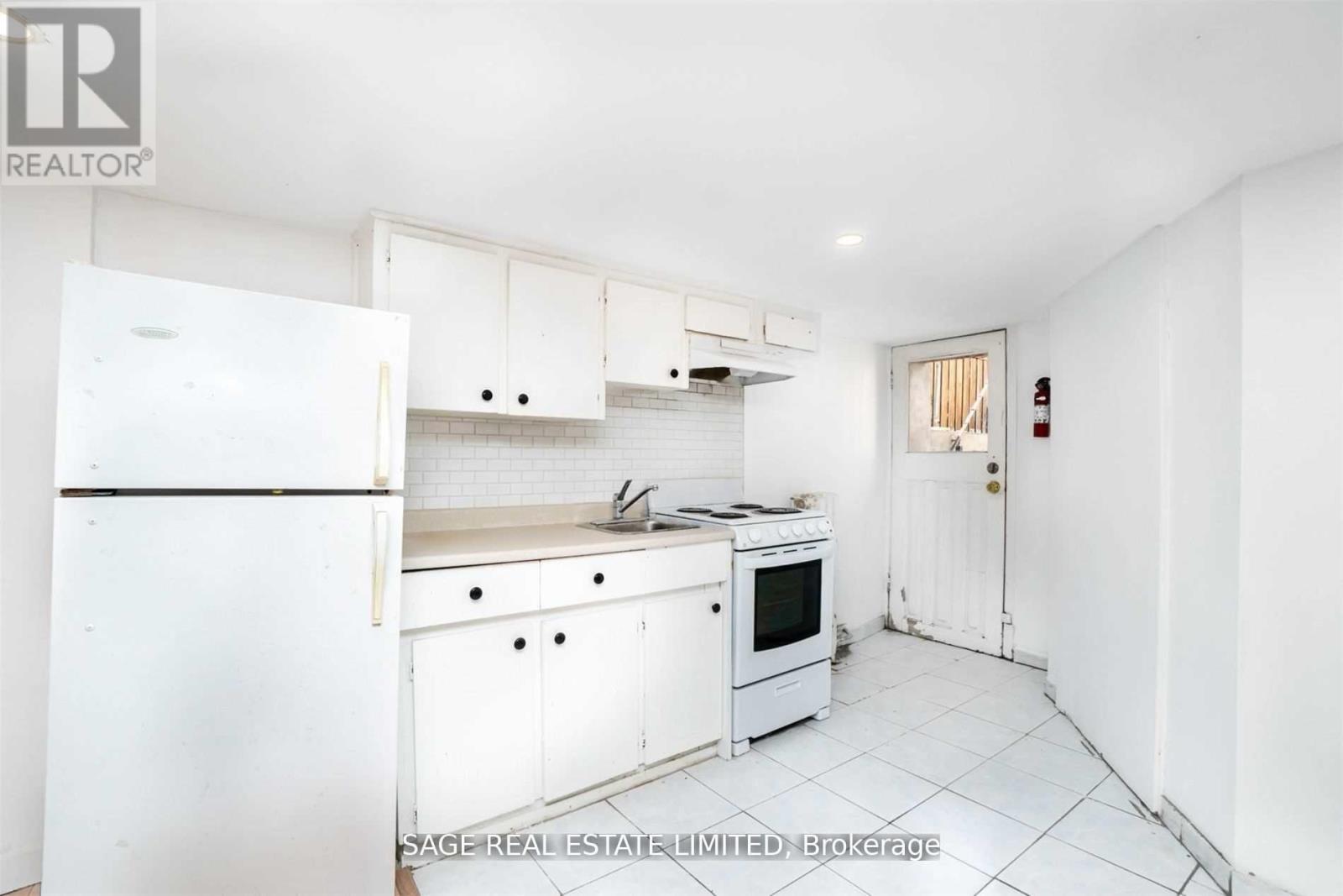 Lower - 604 Ossington Avenue, Toronto, Ontario  M6G 3T5 - Photo 8 - C13735640
